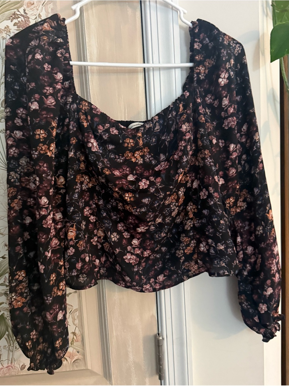 Abercrombie & Fitch Black Floral Off-Shoulder Blouse with Pink and Tan Flowers